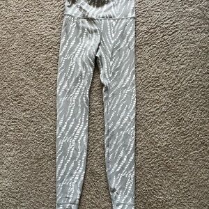 Gray & White Patterned Leggings